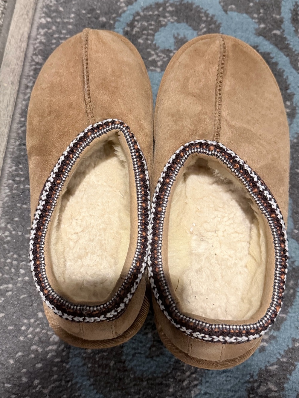 Cozy Women's Tan Suede Slip-On Slippers with Sherpa Lining
